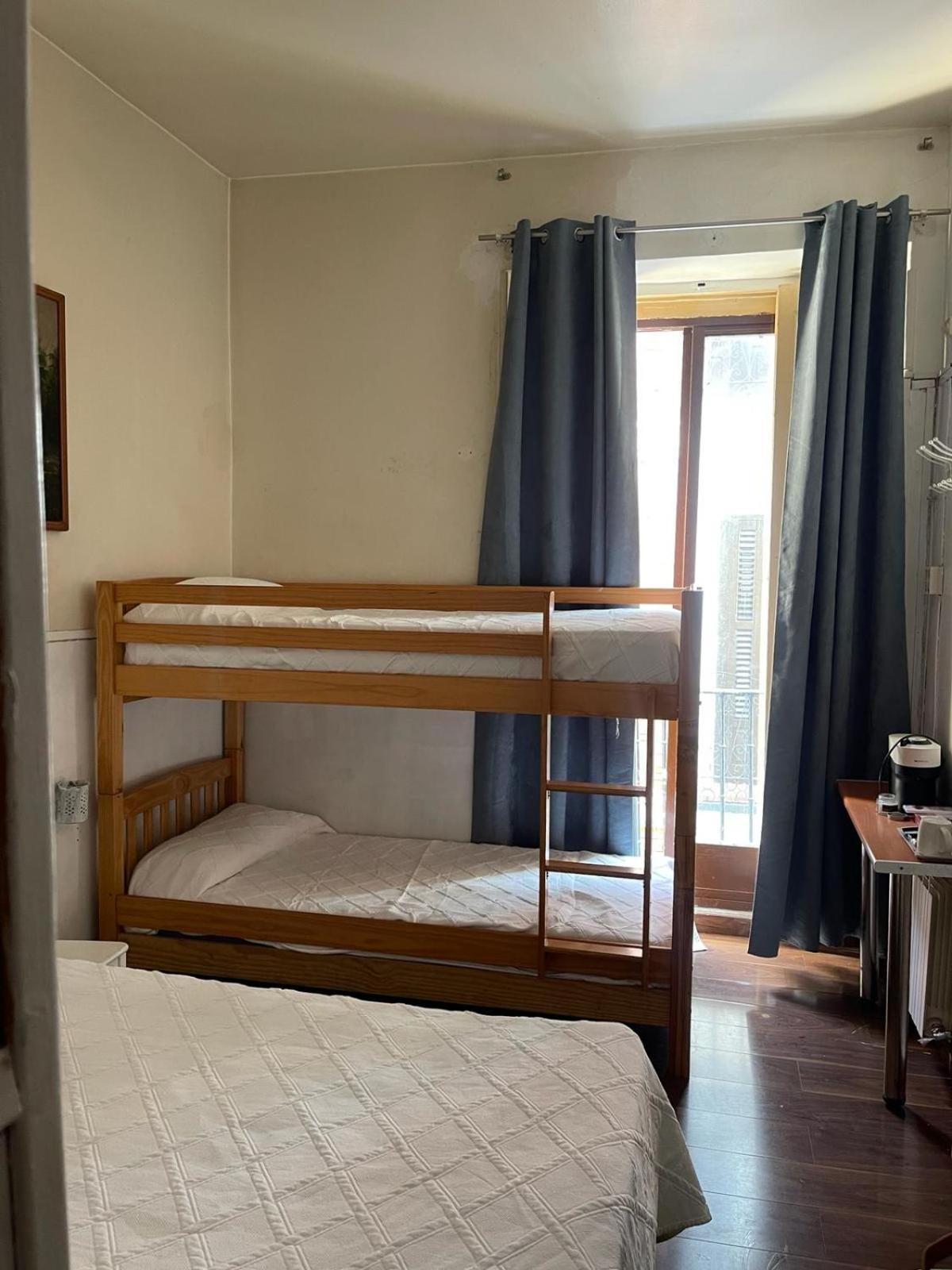 Hostal Daniel Мадрид Екстериор снимка