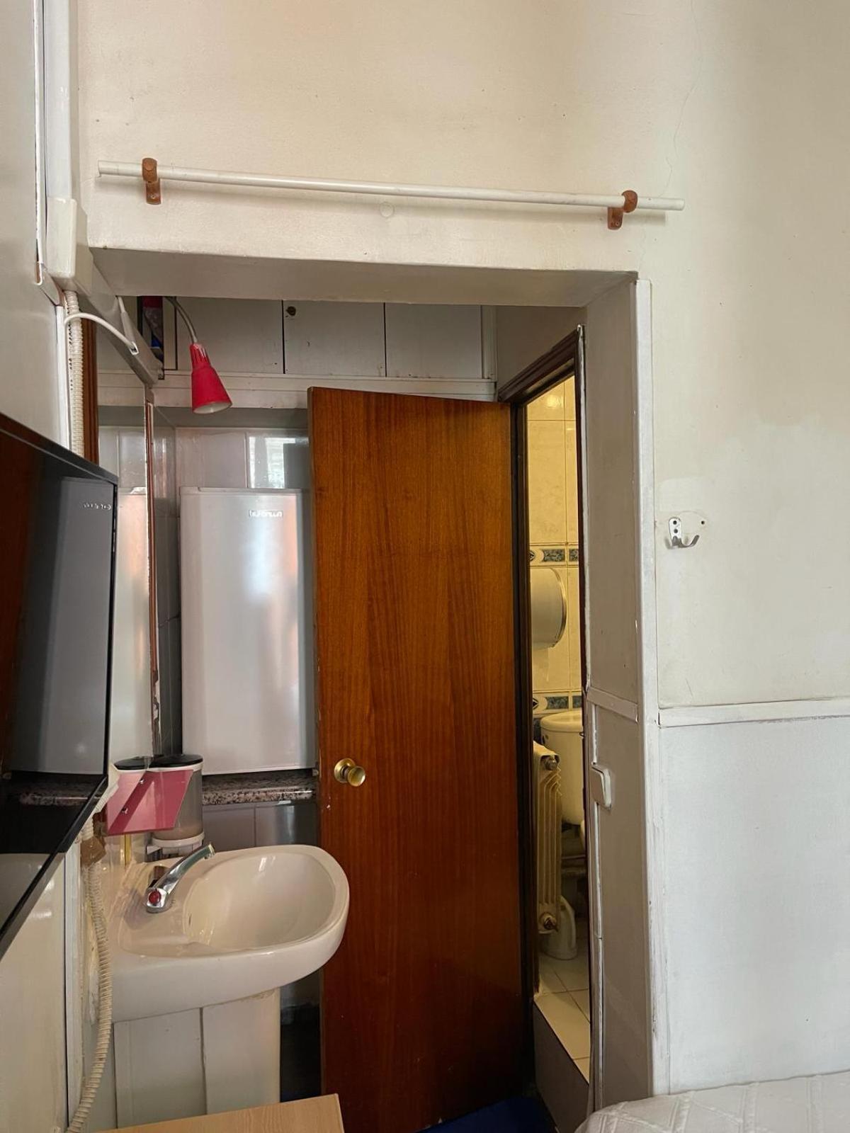 Hostal Daniel Мадрид Екстериор снимка