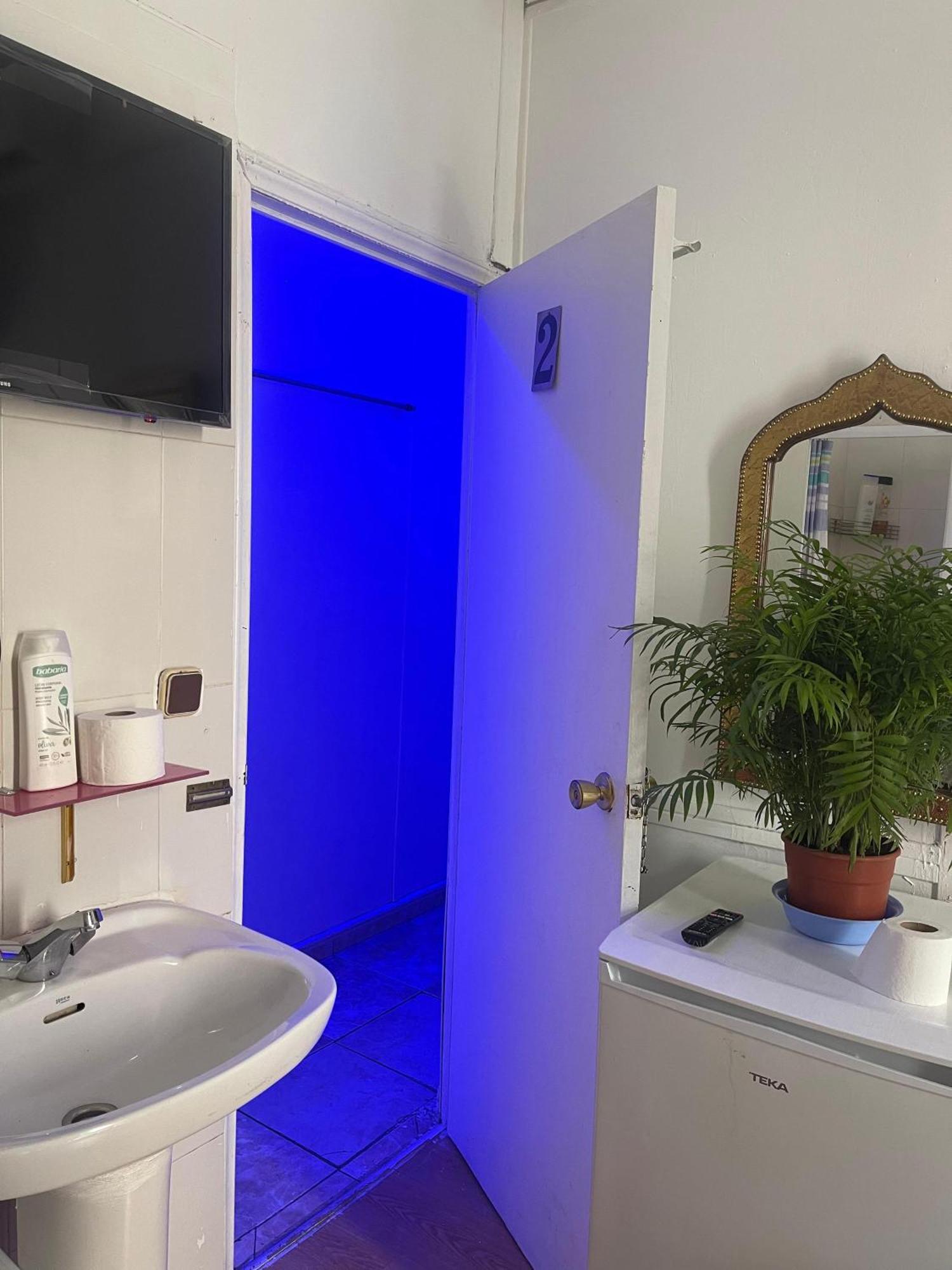 Hostal Daniel Мадрид Екстериор снимка