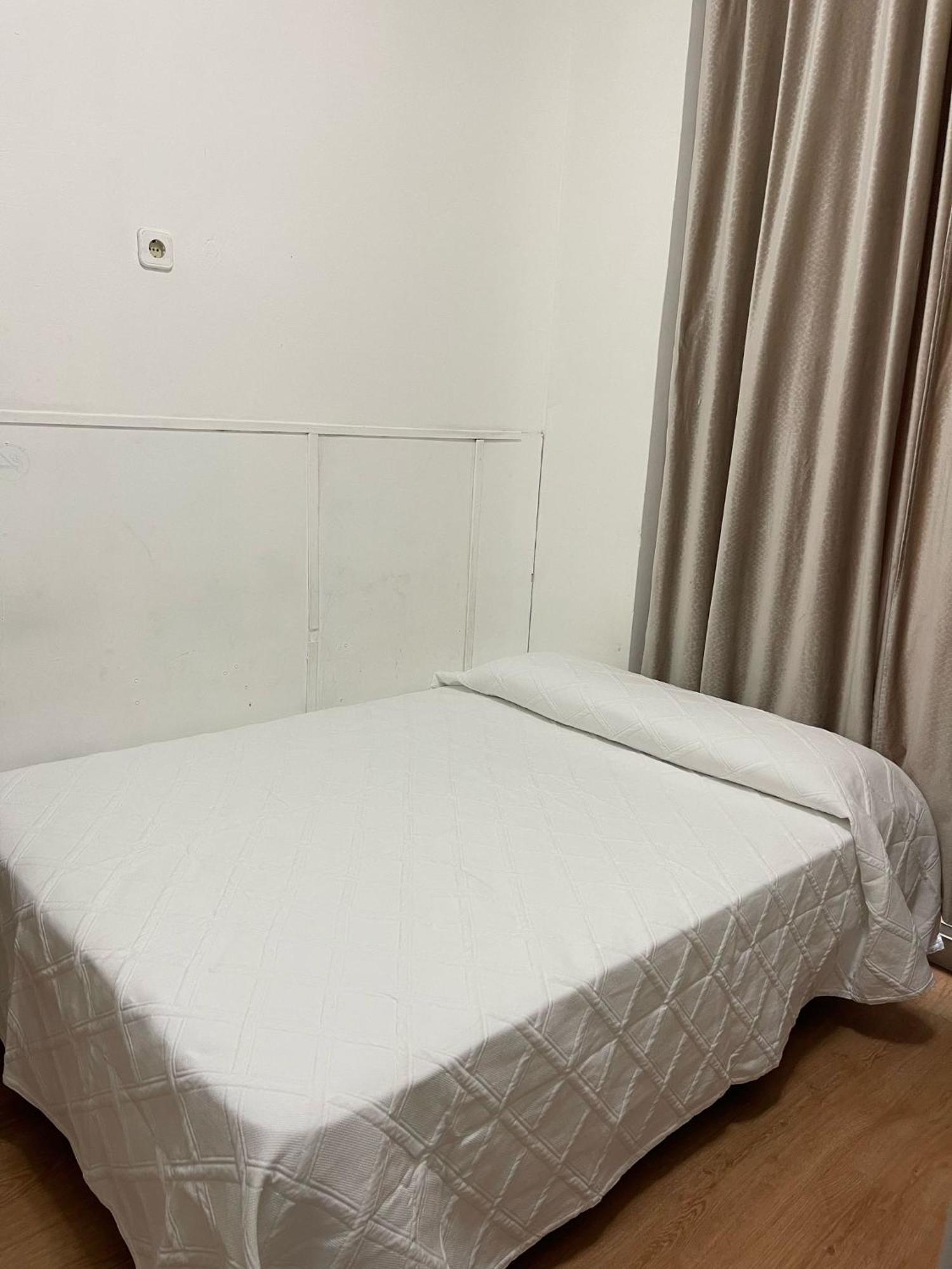 Hostal Daniel Мадрид Екстериор снимка