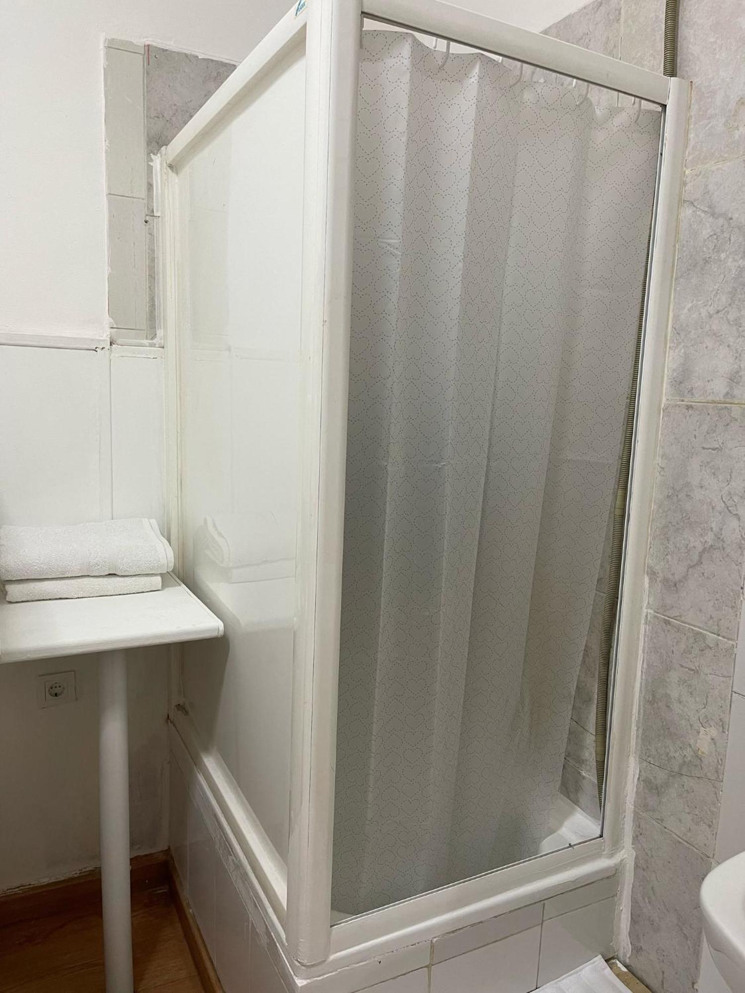 Hostal Daniel Мадрид Екстериор снимка